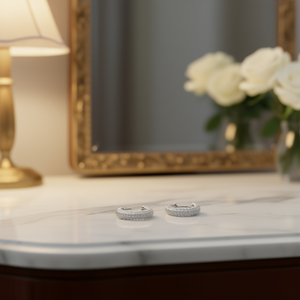 Orecchini a Cerchio E571 in Oro Bianco con Diamanti Incastonati, Gioielli di Lusso per Donna - Product Image 2