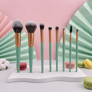 Ensemble de 8 pinceaux de maquillage verts scintillants, poils synthétiques écologiques, manche en bois, kit de pinceaux cosmétiques personnalisés avec étiquette privée - Product Image 6