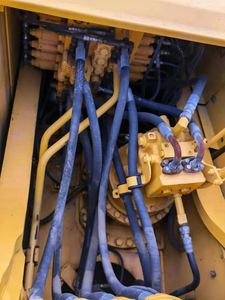 Excavatrice utilisée Komatsu PC220/PC240 Japon 27 tonnes 1.2m seau 140kw vente de matériel de construction électrique - Product Image 3