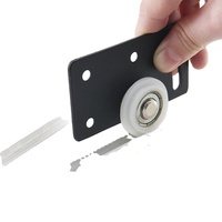 Roulettes de porte coulissante modernes en fer noir pour armoire, rail de suspension et roulettes de fenêtre pour porte coulissante d'hôtel