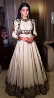 Robe Western en Georgette Imprimée Prête à Expédier avec Motif Classique, Taille Personnalisée Disponible