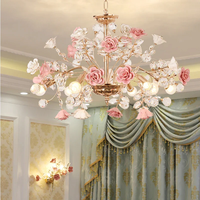 Luminaire suspendu vintage multi-tailles en céramique dorée en forme de rose pour villa, avec fleurs en céramique et cristaux