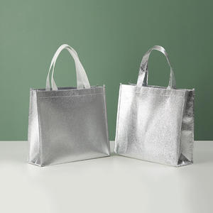 Venta al por mayor de bolsas de la compra de lujo no tejidas personalizadas laminadas de PP metálicas doradas y plateadas con logotipo - Product Image 3