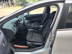 Voiture Dongfeng <span class=keywords><strong>Peugeot</strong></span> <span class=keywords><strong>308</strong></span> 5-Seat voiture à essence à transmission automatique d'<span class=keywords><strong>occasion</strong></span> avec toit ouvrant panoramique - Product Image 2