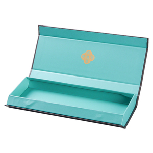 película y Relievo de embalaje de alimentos de libro en forma de duro de alta calidad caja de regalo con cierre de imán - Product Image 1