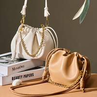 Minisac pour femme OEM/ODM Usine Gros Designer Cuir Véritable Femme Cordon Serrage Design Nuage Pochette Clutch & Sac d'Épaule