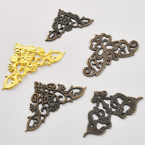 Antique Zinc Alloy <b>Corner</b> <b>Protectors</b> European Style Hollowed Out Decorative Hardware For Wooden Boxes Wine Boxes Retro <b>Corner</b> - Product Image 1