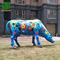 Patung Hewan Resin Patung Fiberglass Luar Ruangan yang Indah Patung Sapi Berwarna-warni