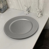 Assiettes rondes réutilisables en plastique argenté de haute qualité de 13 pouces pour la décoration de table de fête de mariage, nouveauté 2024