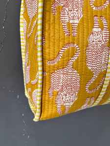 Sac fourre-tout matelassé en coton imprimé au bloc, fait main, élégant, fonctionnel, pour voyage et shopping, sac à bandoulière - Product Image 4