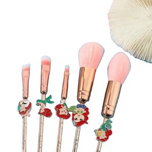 5 pezzi Set di pennelli per il trucco da principessa sirena con manico in metallo oro rosa adorabile Kit di etichettatura della sirenetta - Product Image 2