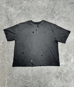 Camiseta de algodón informal de manga corta con cuello redondo para hombre, color negro, corte regular, estilo tejido liso teñido. - Product Image 1