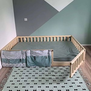 Lit de sol Montessori en bois massif pour tout-petits avec barrières de sécurité et porte, écologique, sûr, bas au sol, pour chambre d'enfant et école - Product Image 3