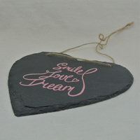 Ardoise naturelle en forme de coeur, plaque d'ardoise imprimée de couleur suspendue, impression rose