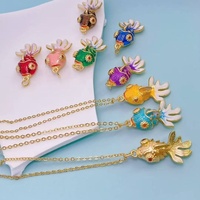 Breloque Poisson Rouge Émaillé Coloré Plaqué Or 18K, Pendentif Poisson Porte-Bonheur, Accessoire de Bijouterie Mignon pour Collier, Bracelet, Bricolage