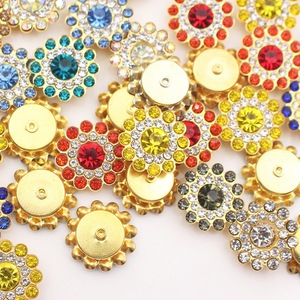 Strass 10 mm en forme de tournesol à griffes, dos plat, pierre de cristal scintillante ronde, base dorée givrée pour la couture de vêtements - Product Image 3