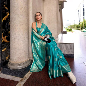 Paillettes de soie Mungha en satin avec sari de travail manuel pur pour femme avec chemisier non cousu produit en vrac - Product Image 1