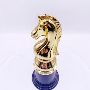 Adornos de trofeo de caballo dorado, adornos de ajedrez, muebles para el hogar de caballo de guerra - Product Image 2