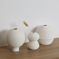 Vente en gros petit vase à fleurs moderne en céramique à rayures blanches arrangement floral simple vase en porcelaine pour la décoration de la maison et du bureau