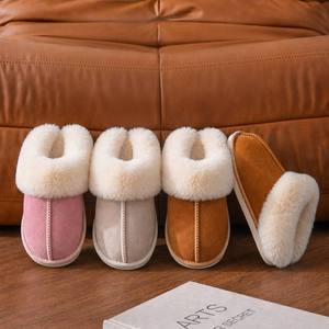 Pantoufles d'intérieur personnalisées avec logo, faible MOQ (48 paires), ultra douces et confortables, en daim et fourrure, pour femmes et hommes, vente en gros - Product Image 1