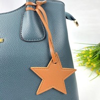 2025 haut de gamme étoile à cinq branches porte-clés pendentif double face et double couche en cuir pour sac accessoires en gros