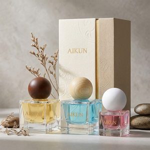 Aikun Colorful Fragrance Bottles Mini Square Glass <b>Spray</b> Perfume Gift <b>Set</b> With Wooden Ball Caps For Gift Wholesale Supply - Product Image 4