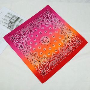 ผ้าพันคอบันดาน่าแบบสั่งทำพิเศษ ออกแบบผ้าพันคอบันดาน่าของคุณเอง ผู้ผลิตผ้าพันคอบันดาน่าพร้อมมาตรฐานการควบคุมคุณภาพที่เข้มงวด - Product Image 5