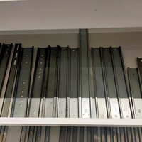 Profilé de plafond suspendu au design moderne pour système de plafond suspendu mural, en acier galvanisé, étanche et ignifuge, composants de grille de plafond