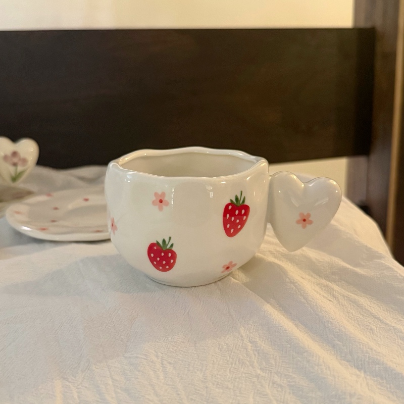 White- Strawberry  single cup 300ml