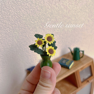 Prix inférieur Maison De Poupée Miniature <span class=keywords><strong>En</strong></span> <span class=keywords><strong>Pot</strong></span> Tournesols Résine Artisanat Fleur Miniatures Ornements De Jardin Casa De Bonecas - Product Image 2