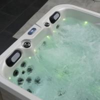 Jacuzzi Premium para el Hogar, 60 Jets, Panel Balboa, Música Bluetooth, Luz LED de Colores, Desinfección con Ozono, para Patio