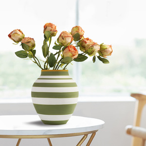 Vase de table en céramique contemporain, peint à la main, avec des lignes, décorations pour la maison - Product Image 3