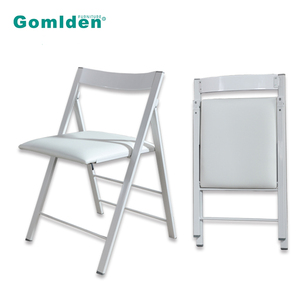 Sedia da pranzo bianca impilabile per appartamenti - Product Image 1