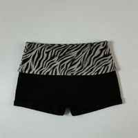 Ensemble 2 pièces de luxe léopard : Crop top ajusté en coton et élasthanne, short taille pliable – Tenue décontractée sophistiquée pour l'été