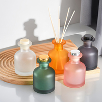 Bouteille de diffusion de parfum en verre de diffuseur de roseau d'arôme colorée personnalisée de 130 ml 250ml de luxe ronde claire et noire mate