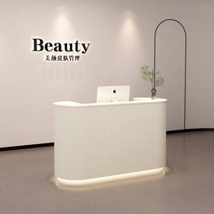 Comptoir de réception moderne haut de gamme en bois blanc pour salon de beauté, petit bureau d'accueil pour magasin de vêtements et salons de beauté - Product Image 2