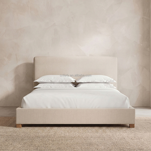 Cama Tapizada FERLY Parisian con Cabecera Acolchada y Detalles de Tachuelas, de Lujo - Product Image 1