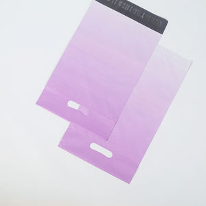 Fabricante 100PCs Gradient Purple Handle Mailing Bags <span class=keywords><strong>Poly</strong></span> <span class=keywords><strong>Mailer</strong></span> <span class=keywords><strong>Custom</strong></span> <span class=keywords><strong>Poly</strong></span> Mailers 10x13 Packaging <span class=keywords><strong>Poly</strong></span> <span class=keywords><strong>Mailer</strong></span> Bag - Product Image 3