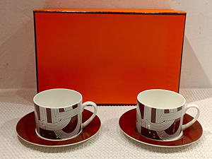 Vente en gros de tasses et soucoupes de luxe britanniques de la collection Runway 2 disponibles - Product Image 5