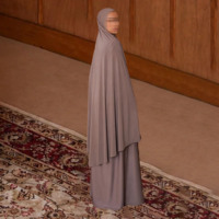 Maßgeschneidertes Premium-Gebetsset aus 2 Teilen: Maxi-Knielanges Khimar und Rock – Bescheidenes muslimisches Damenkleid für Eid – Islamischer Jilbab im Großhandel