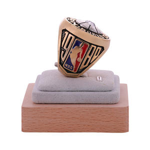 Bague de championnat unisexe en alliage plaqué or de forme géométrique pour mariages, fiançailles ou cadeaux de fête - Product Image 4