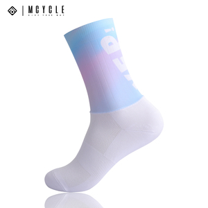 Mcycle Custom Design Summer Quick Dry Respirant Aero One-Piece Seamless Cycling Socks Chaussettes antidérapantes Crew Bike Socks Diverses couleurs - Product Image 2