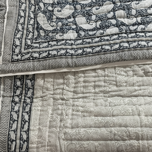 Colcha Kantha Étnica Vintage Hecha a Mano en Rajastán, India, Colcha Kantha de Algodón Cosida a Mano, Colcha de Retazos para Hotel - Product Image 1