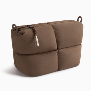 Pochette de voyage personnalisée mignonne et petite, matelassée, résistante à l'eau, douce comme un nuage, pour organiser les cosmétiques - Product Image 1