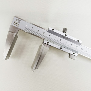 Calibrador Vernier de Precisión Guilin de Cara Ancha, Tipo Pico de Pato, 0-150mm, Precisión de 0.02mm - Product Image 3