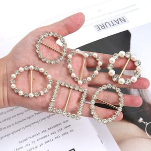 Hebillas de Ropa para Fijar la Cintura, Accesorio de Moda para Camisetas con Nudo y para Ajustar el Dobladillo de Camisas, con Hebilla de Esquina y Detalle de Pañuelo de Seda - Product Image 1