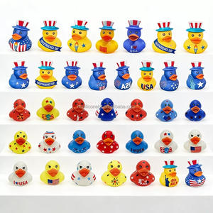 Écharpe à capuche décorée d'un motif de canard à thème patriotique pour la fête de l'Indépendance, avec étoiles rouges, blanches et bleues - Product Image 1