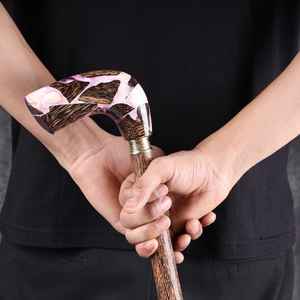 ไม้เท้าทำจากเรซิ่นและไม้ ออกแบบมาสำหรับผู้สูงอายุและการเดินเล่นกลางแจ้ง ผสมผสานความทนทาน ความสะดวกสบาย และความสง่างาม - Product Image 5