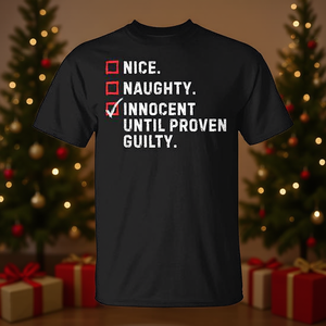 T-shirt de Noël « Joli, coquin, innocent jusqu'à preuve du contraire » – Cadeau promotionnel de Noël pour hommes/femmes - Product Image 3