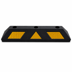 Cale de stationnement en caoutchouc durable avec bande réfléchissante haute visibilité pour le positionnement des véhicules - Product Image 1